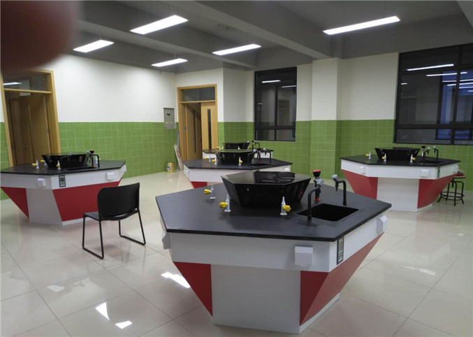 University experiment bench